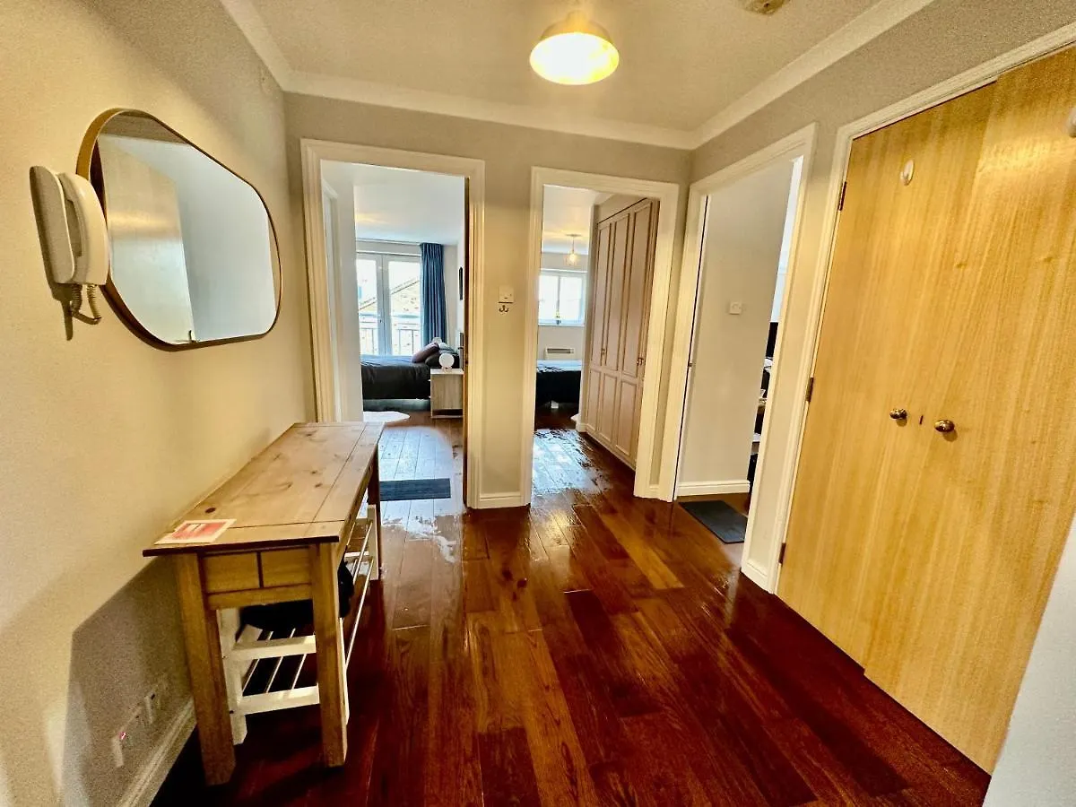 O2 Arena Luxury Flat Sleeps 6 With Parking Apartment London