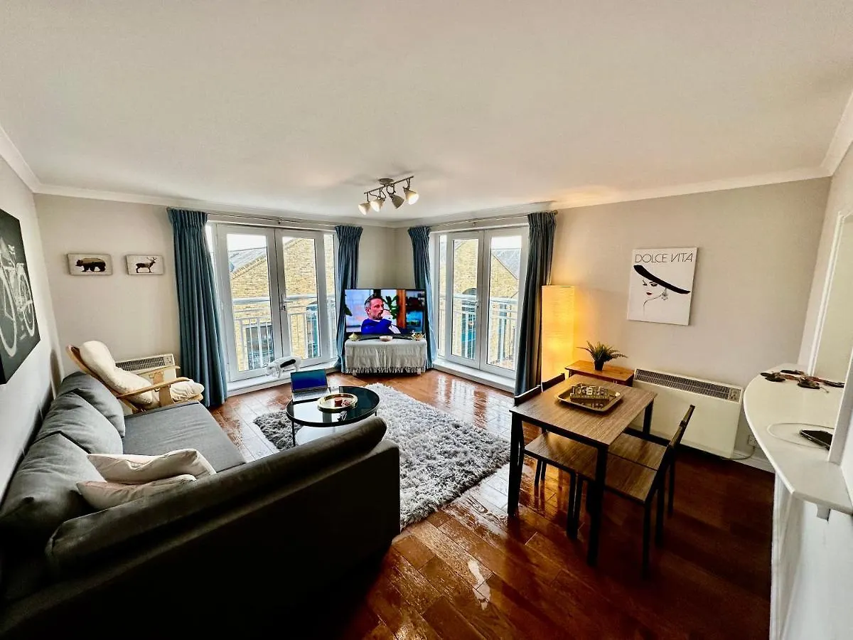 O2 Arena Luxury Flat Sleeps 6 With Parking Apartment London
