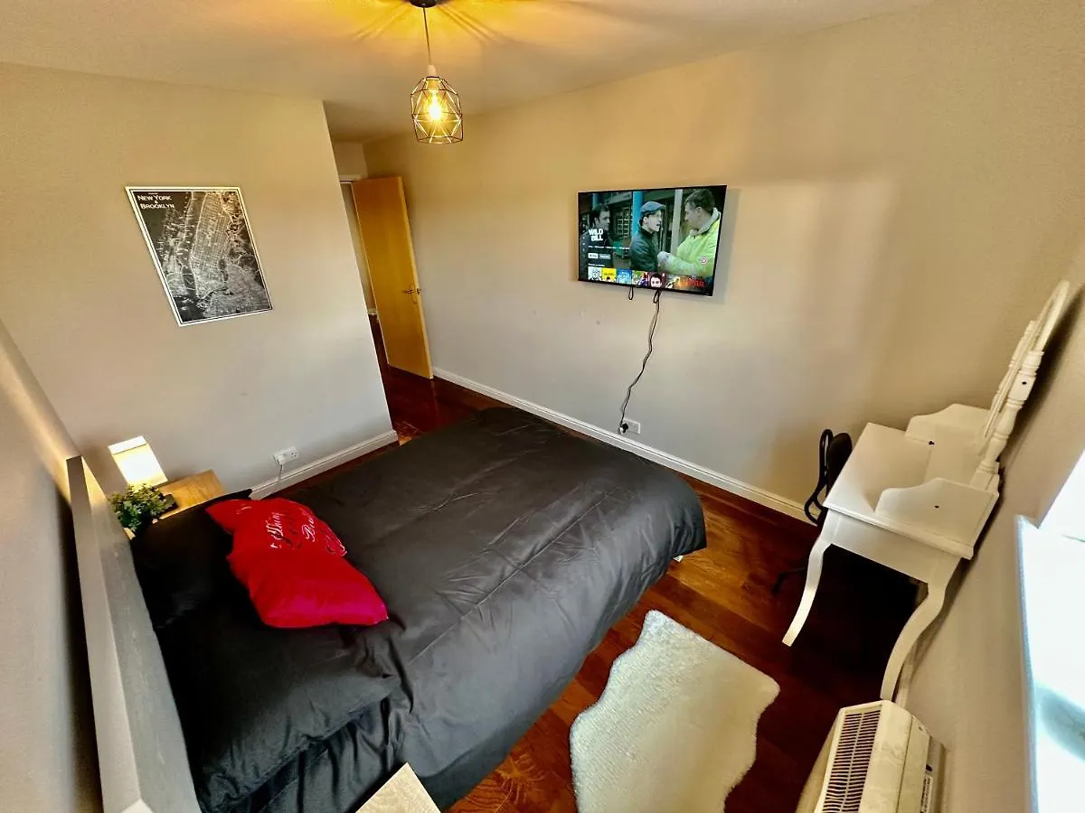 O2 Arena Luxury Flat Sleeps 6 With Parking Apartment London