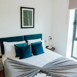  Apartment Access Brick Lane
