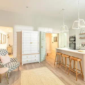 https://villa-the-shell-house.bournemouth-hotels.org