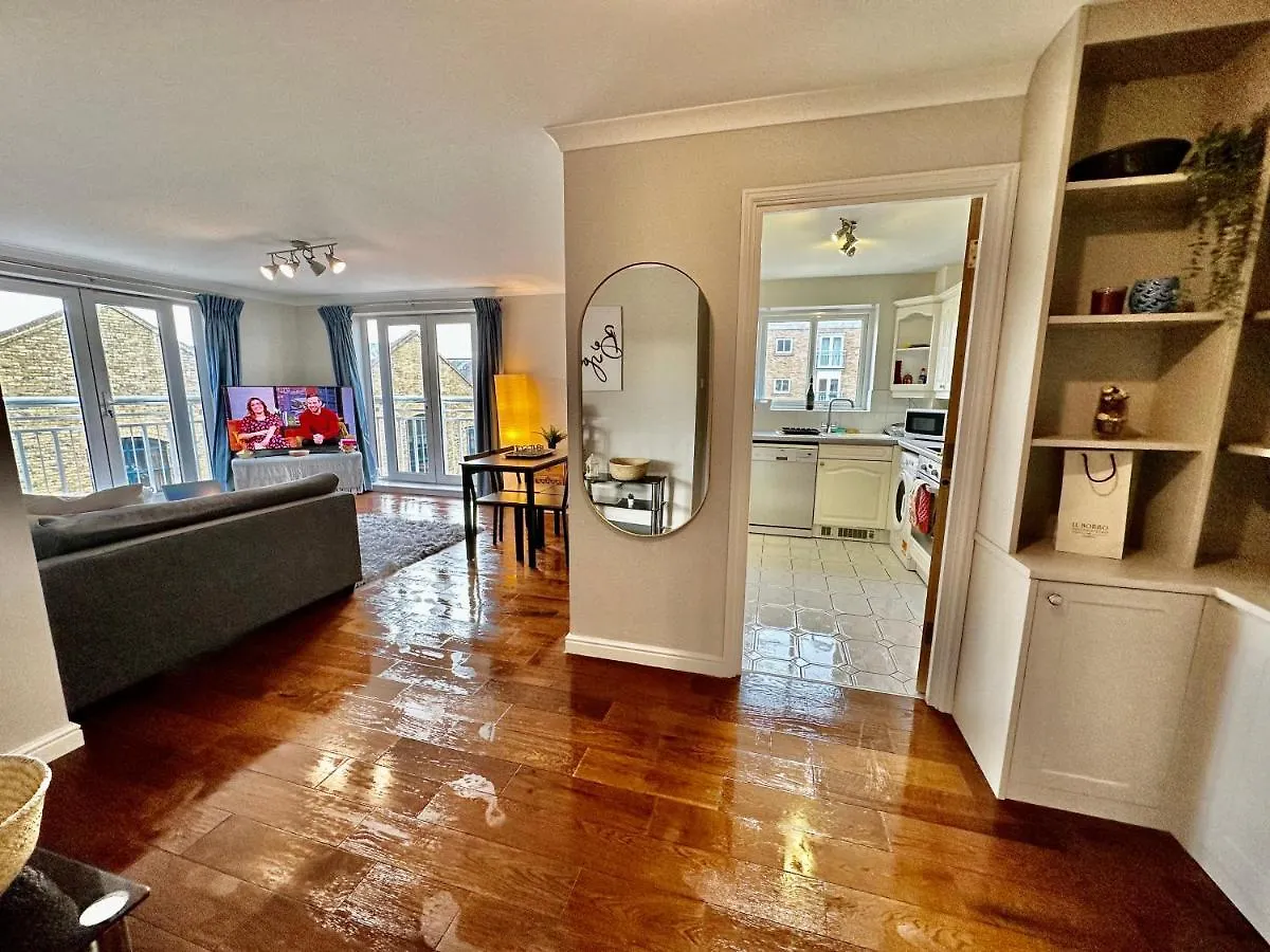 O2 Arena Luxury Flat Sleeps 6 With Parking Apartment London
