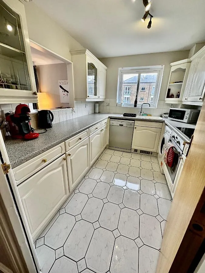 O2 Arena Luxury Flat Sleeps 6 With Parking Apartment London